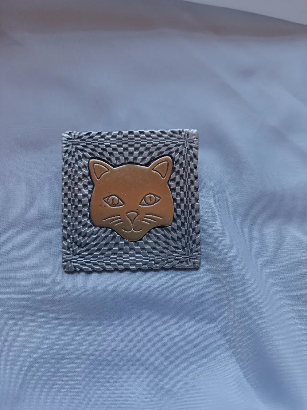 Two tone cat brooch
